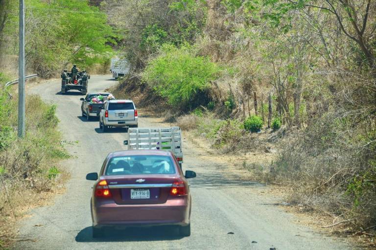 Regresan familias a Las Iguanas y Palmillas, en Concordia, por sus pertenencias