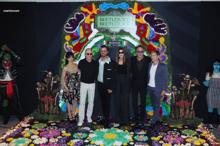 Causa furor el elenco de ‘Beetlejuice 2’ en su visita a México