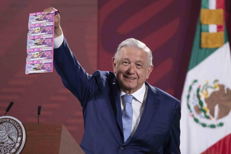AMLO presenta declaración patrimonial; no reporta regalías de último libro