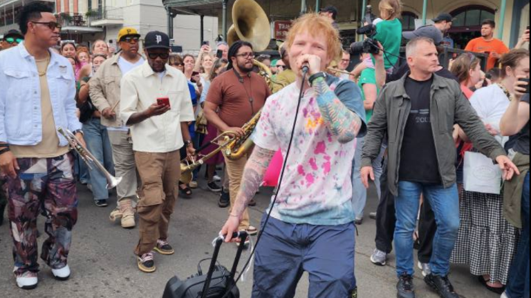 Ed Sheeran presenta su nuevo tema en Nueva Orleans.