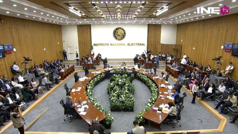 El Consejo General del INE decidió imponer sanciones a candidatas y candidatos de la Elección Judicial por uso de acordeones.