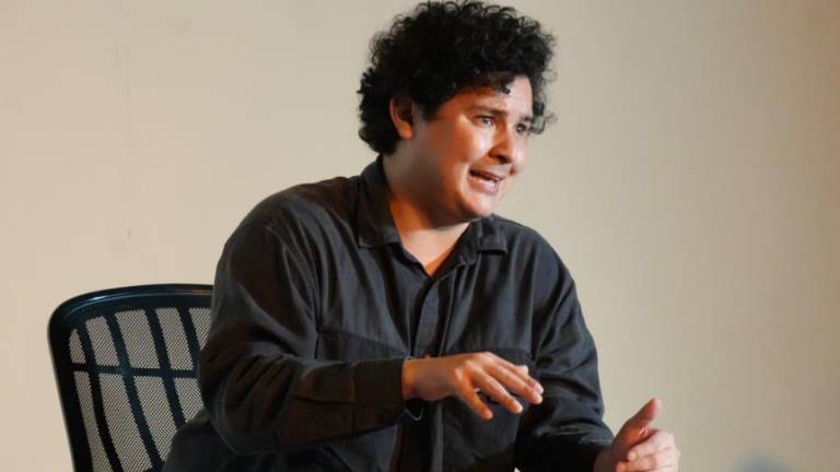 Alejandro Careaga, un talentoso artista graduado de la carrera Técnica en Arte Teatral.