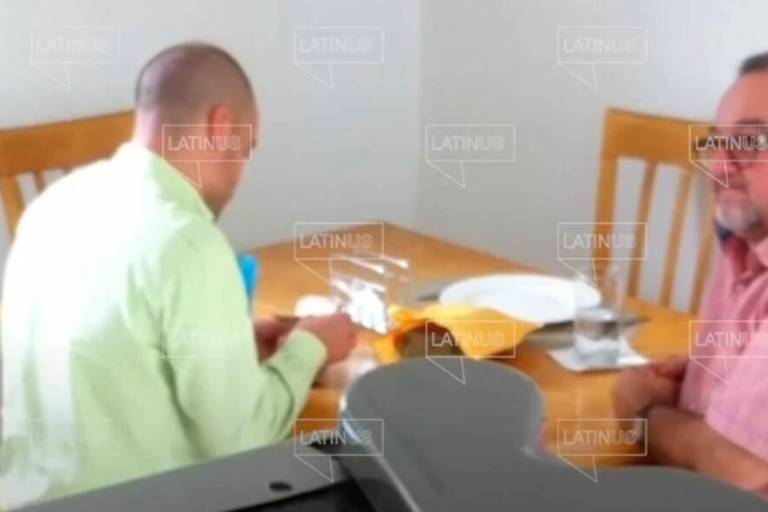 Martín de Jesús López Obrador, otro hermano de AMLO recibiendo fajos de dinero (VIDEO)