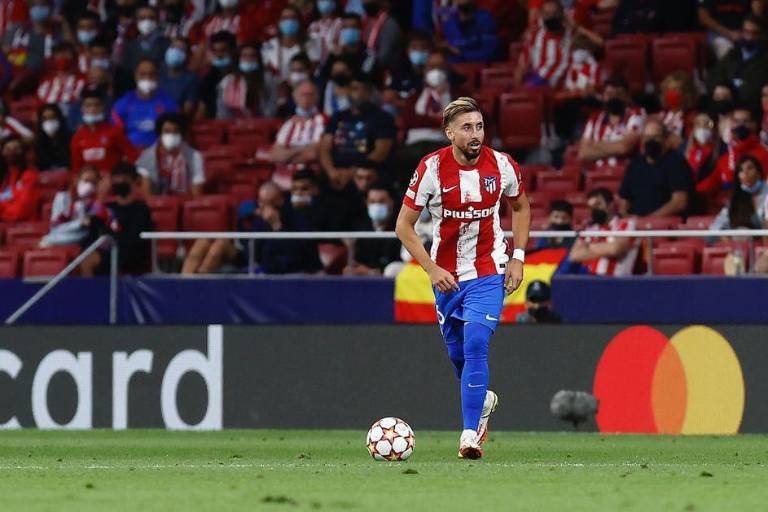 Héctor Herrera y el DT Diego Simeone dan positivo por Covid-19 en Atlético Madrid