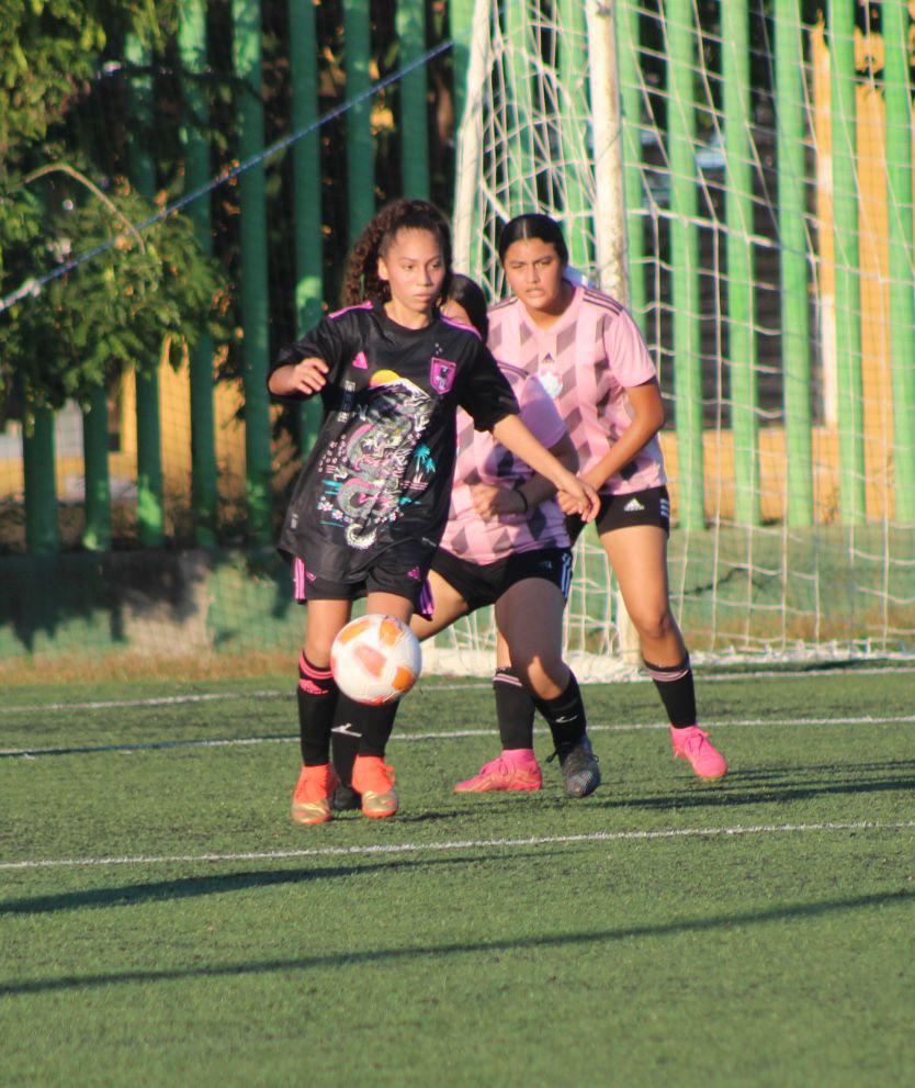 $!Inicia la acción de los deportes de conjunto en la Unidad Juárez