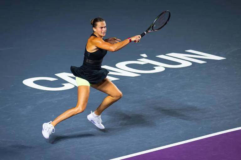 Sabalenka tiene demoledor arranque en WTA Finals, en Cancún