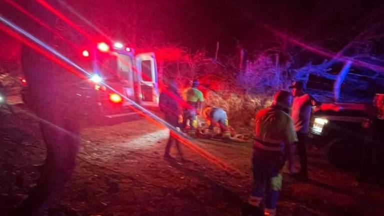 En Tlajomulco de Zúñiga, en Jalisco, seis personas fallecieron y 12 resultaron heridas en una emboscada con explosivos.