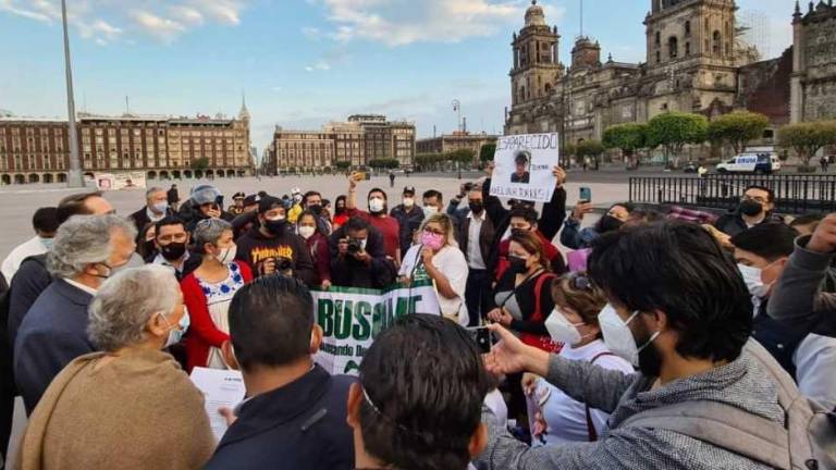 Olga Sánchez Cordero y Alejandro Encinas atienden a las madres.