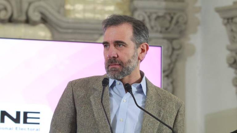 Lorenzo Córdova, presidente del INE, advierte sobre el riesgo de la democracia en México.