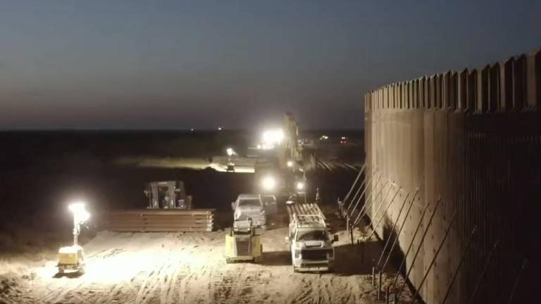 El Presidente electo de Estados Unidos Donald Trump afirma que continuará con la construcción del muro fronterizo.