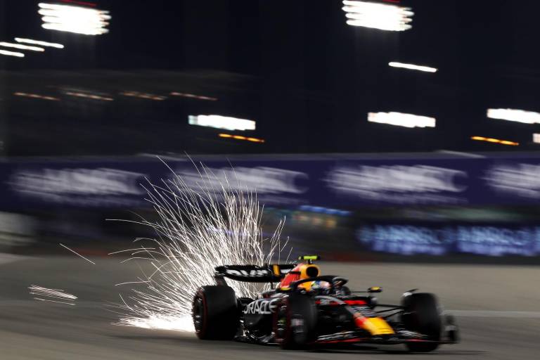 ‘Checo’ Pérez largará segundo en el GP de Baréin; Verstappen se quedó con la pole