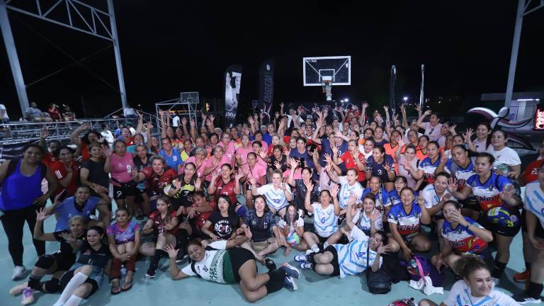 Toda una fiesta del voleibol se vive en la Unidad Juárez.