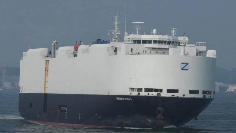 El buque Morning Midas, que transportaba vehículos de China a México, se incendió frente a las costas de Alaska.