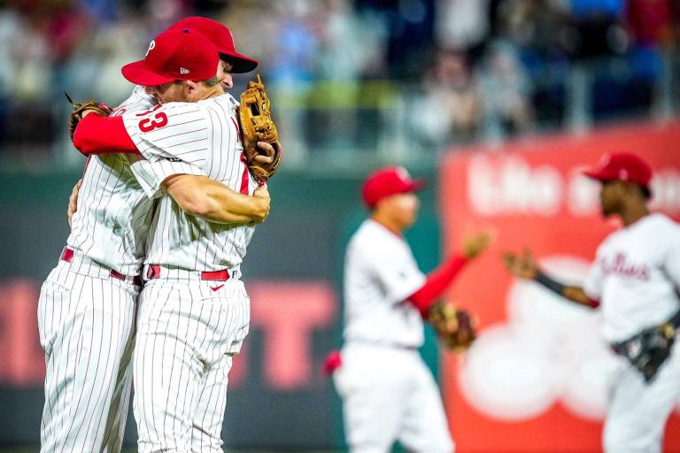 Bryce Harper y los Filis desplazan a los Mets de la punta