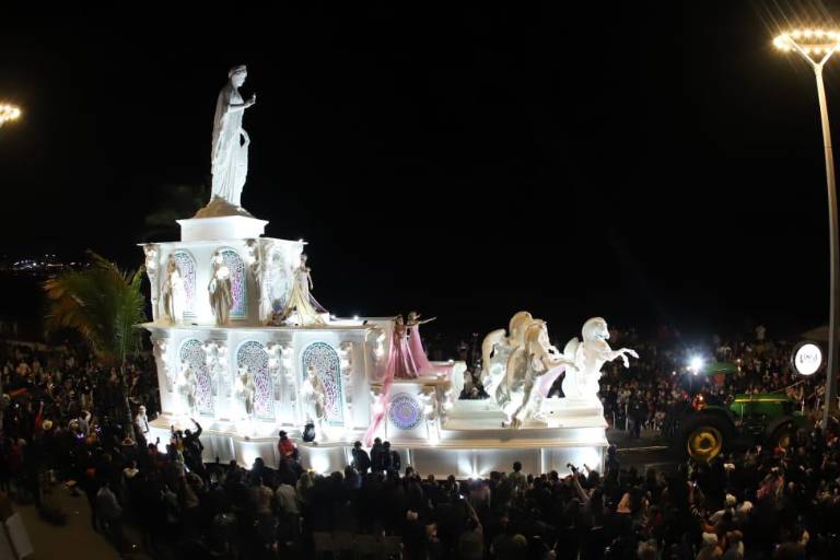 Magia y espectacularidad, el sello de las carrozas reales del Carnaval de Mazatlán