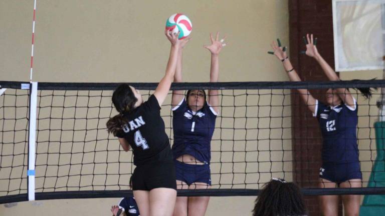 El equipo de las Águilas de la UAS de voleibol de sala femenil ya entrena con todo en Ciudad Universitaria.