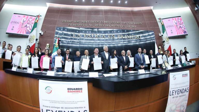 Layendas del boxeo mexicano, entre ellas el sinaloense Jorge “Travieso” Arce, fueron reconocidos en el Senado.