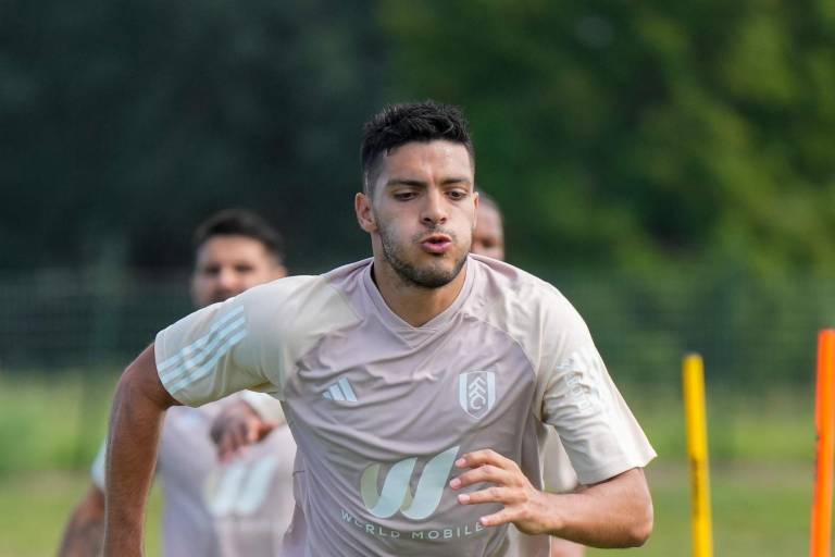 Raúl Jiménez tiene sus primeros minutos con el Fulham
