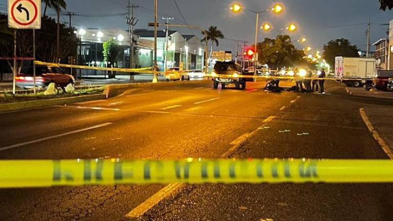 El motociclista circulaba sobre la Avenida Rafael Buelna, pero derrapó al tomar una curva para incorporarse a la Internacional.