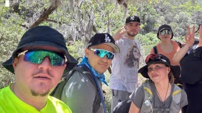 Hijos de Jenny Rivera realizan expedición hasta el lugar donde se estrelló el avión en el que viajaba la Diva de la Banda.