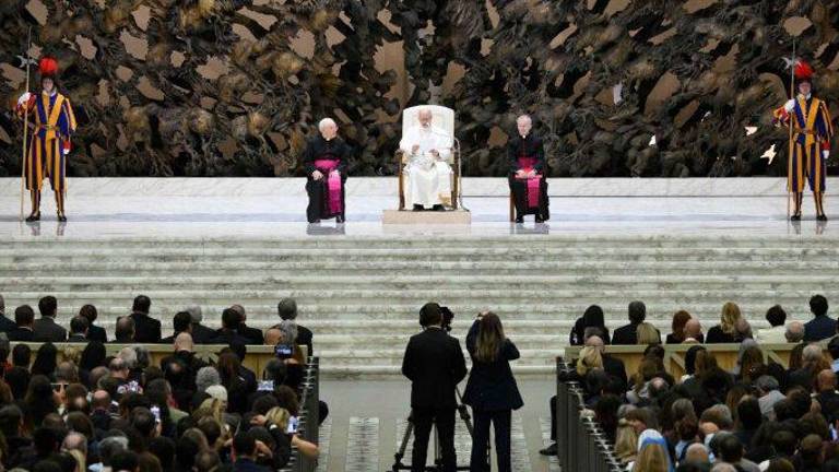 El Papa León XIV, durante el primer encuentro con la prensa acreditada en El Vaticano.