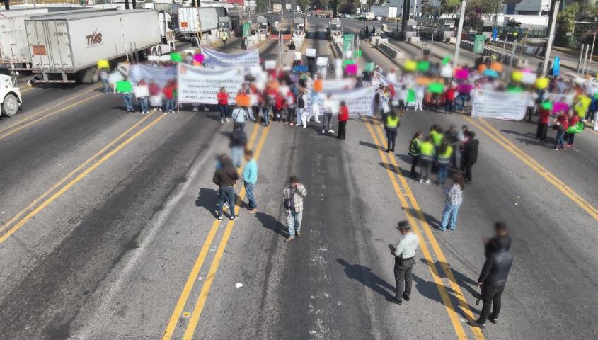 $!Caos en CDMX y EdoMex por bloqueos de transportistas y protestas de trabajadores de Salud