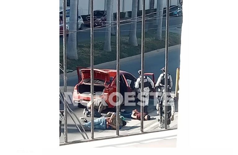 Detienen en la Zona Dorada de Mazatlán a hombres presuntamente armados