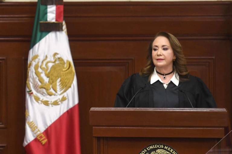 TFJA prohíbe a UNAM sancionar a Yasmín Esquivel por supuesto plagio de tesis de licenciatura