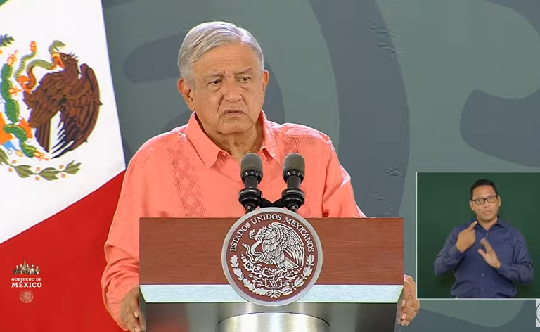 AMLO minimiza posible plagio de Yasmín Esquivel: ‘Cualquier error, fue como estudiante’
