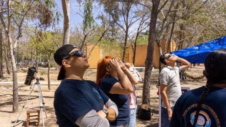 Emiliano Terán Bobadilla señaló que los filtros de los números 6 al 14 pueden ofrecer una protección adecuada para los ojos.