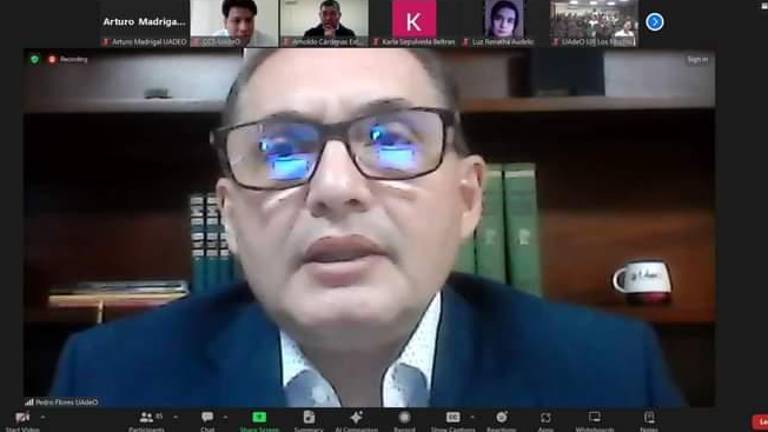 El académico escuchó a los estudiantes sobre las necesidades de la comunidad educativa, de acuerdo a un comunicado.