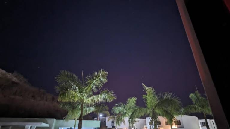 Una de las evidencias de la aurora boreal capatada desde Mazatlán.