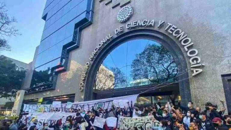 Conahcyt prioriza solo 18% de los programas de posgrado para una beca