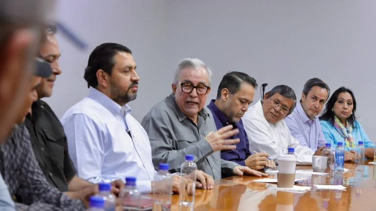 El Gobernador Rubén Rocha Moya se reunió con un grupo de productores de maíz, a quienes ofreció 5 compromisos.