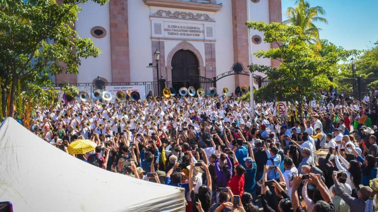 El evento es realizado en el centro de Culiacán sobre la avenida Álvaro Obregón, entre las calles Antonio Rosales y Miguel Hidalgo.