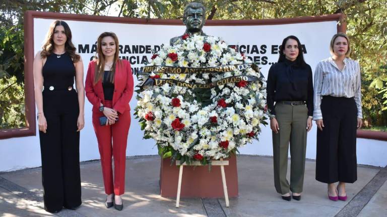Militantes del PRI realizaron una guardia de honor en el busto del ex candidato Luis Donaldo Colosio, ubicado sobre el bulevar Francisco Labastida Ochoa.