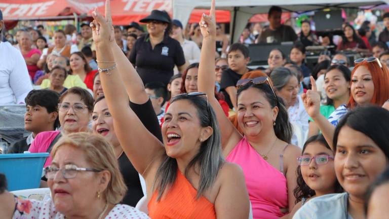 Uno de los momentos más esperados del evento fue la rifa de regalos.