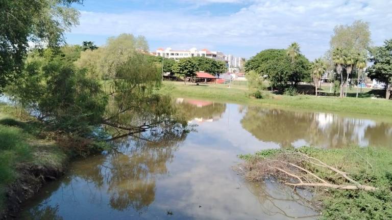El hallazgo fue a la altura del puente Juan de Dios Bátiz, al oriente de Culiacán.