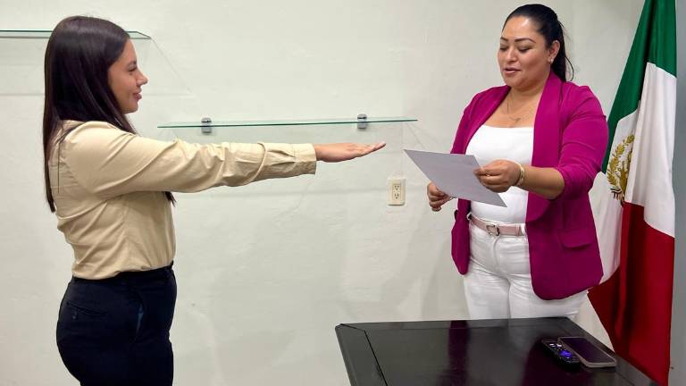 La Alcaldesa Xochilquetzal Ramos le toma protesta a Adilen López Saucedo como Directora del DIF Escuinapa.
