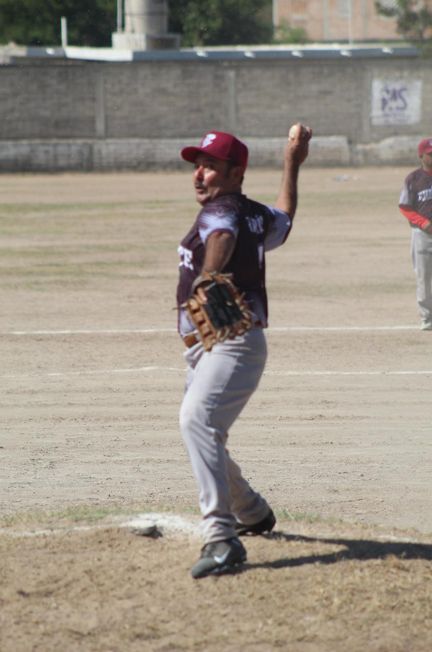 $!Materiales Palomares conquista su segundo triunfo en la Liga de Beisbol Veteranos 40 Años y Más de Escuinapa