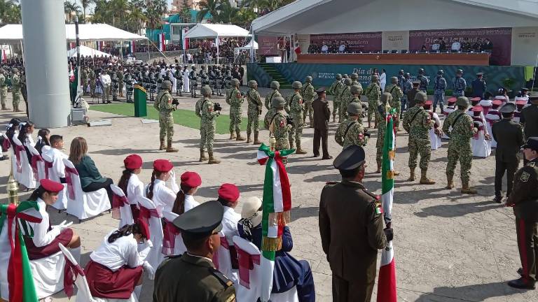 En la Glorieta Sánchez Taboada se celebra el Día de la Bandera encabezada por el Presidente Andrés Manuel López Obrador.
