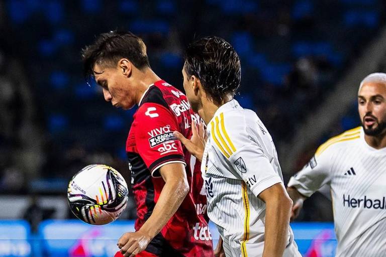 Gilberto Mora brilla con doblete, pero los Xolos no logran frenar la ofensiva angelina