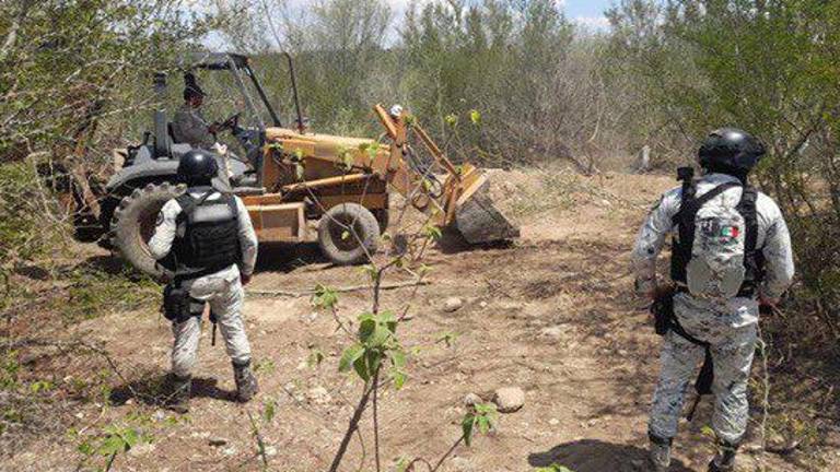 Elementos de la Guardia Nacional en un operativo sobre robo de combustible.