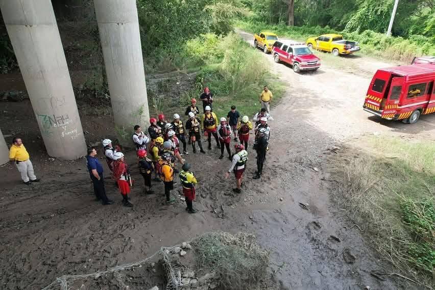 $!Fortalecen destreza para rescate en inundaciones y aguas rápidas, en Mazatlán