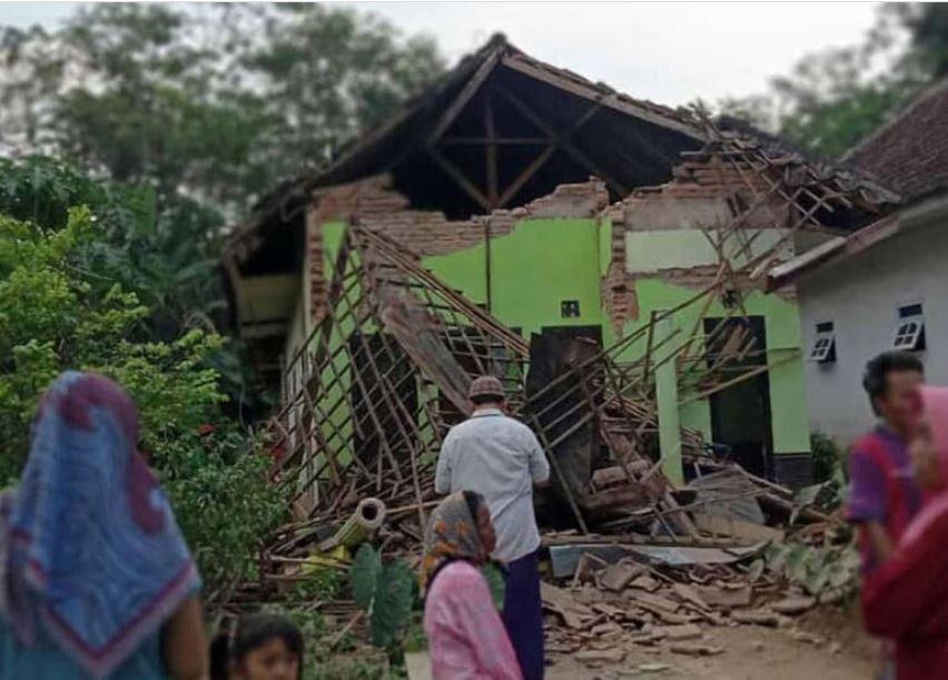 $!Al menos 6 muertos en Indonesia por un terremoto magnitud 6.0