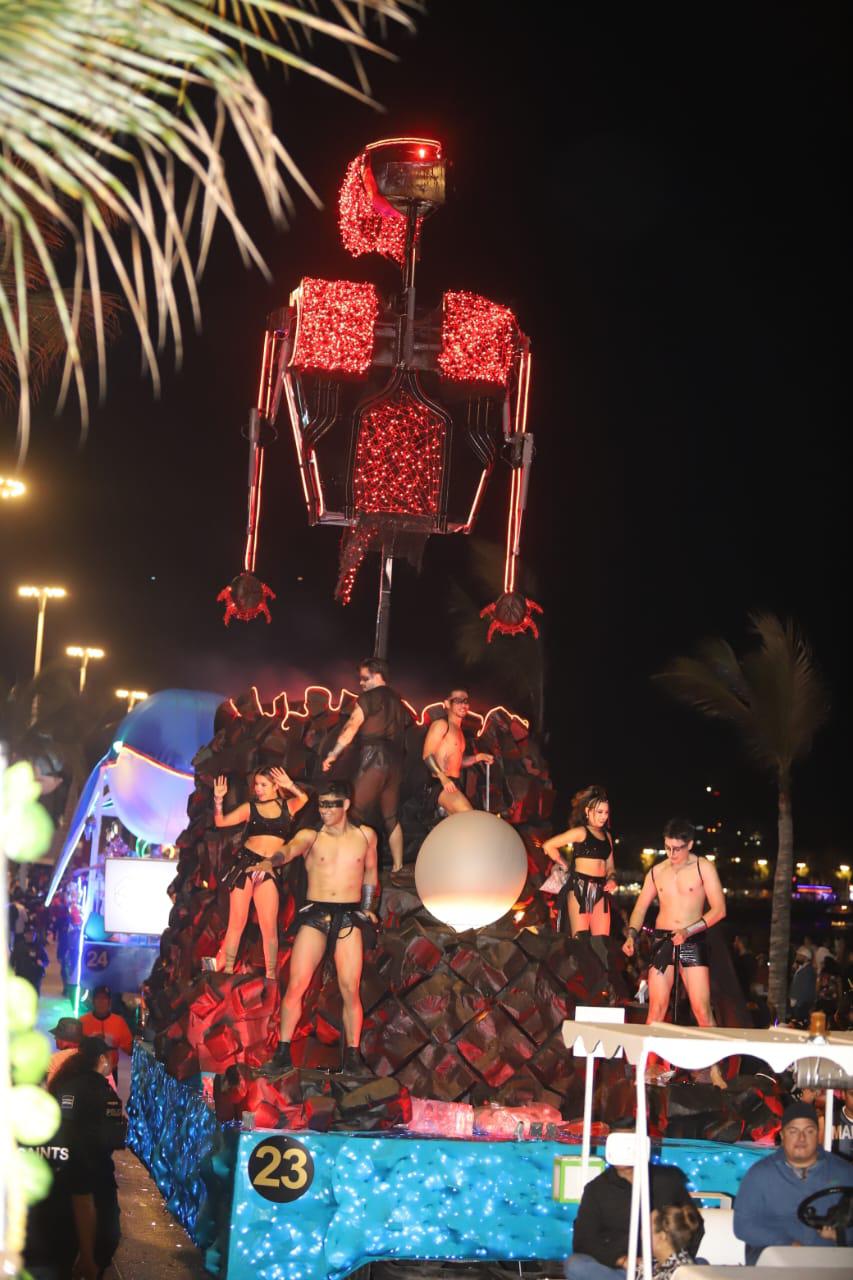 $!Trae desfile del Carnaval de Mazatlán 2025 un momento de paz y diversión a los ciudadanos