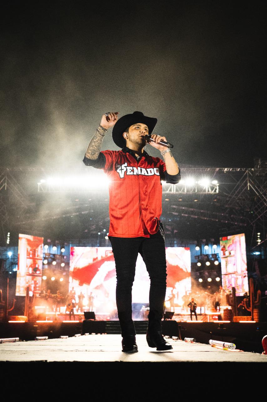 $!Christian Nodal canta por una buena causa en Mazatlán