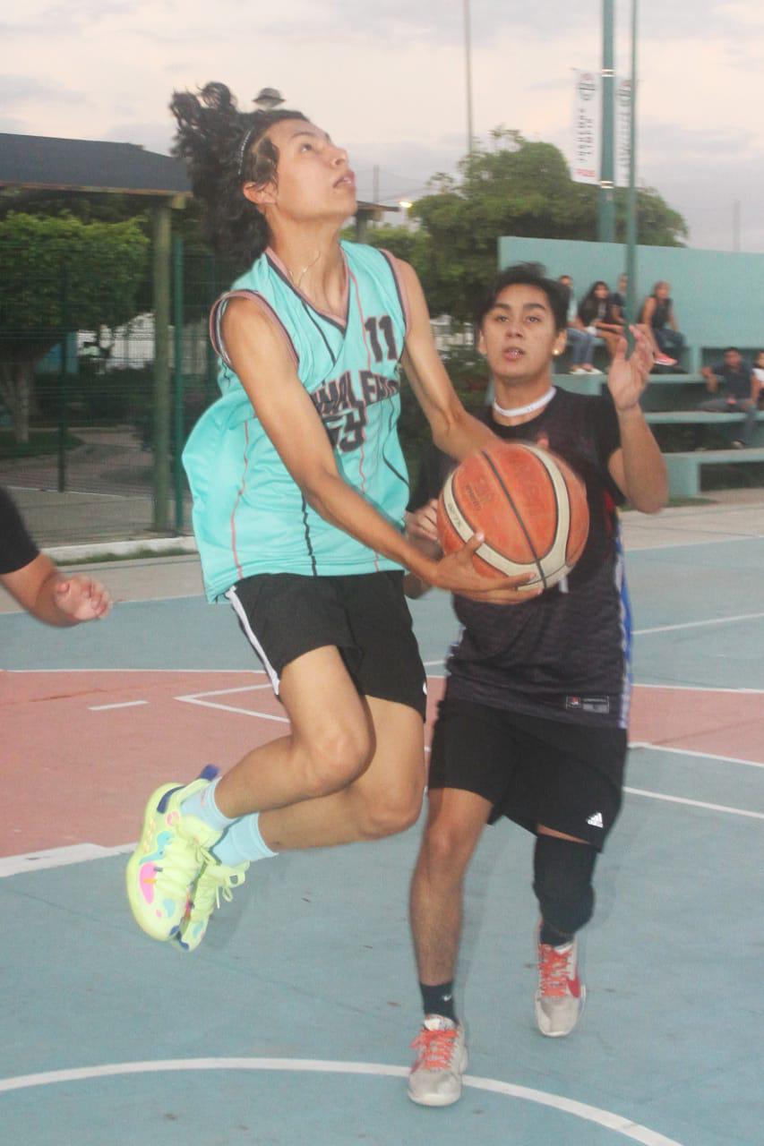 $!Sale airoso Tamalería 69 en la Liga de Baloncesto Burócrata