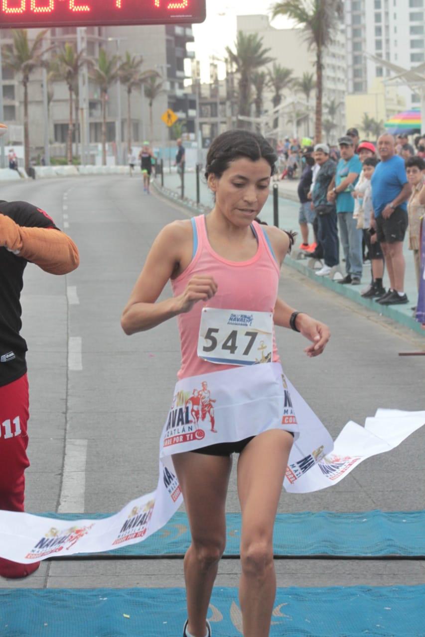 $!Juan de Dios Leyva y Teresa Montes ganan los 10K de la Carrera Naval del Día de la Marina