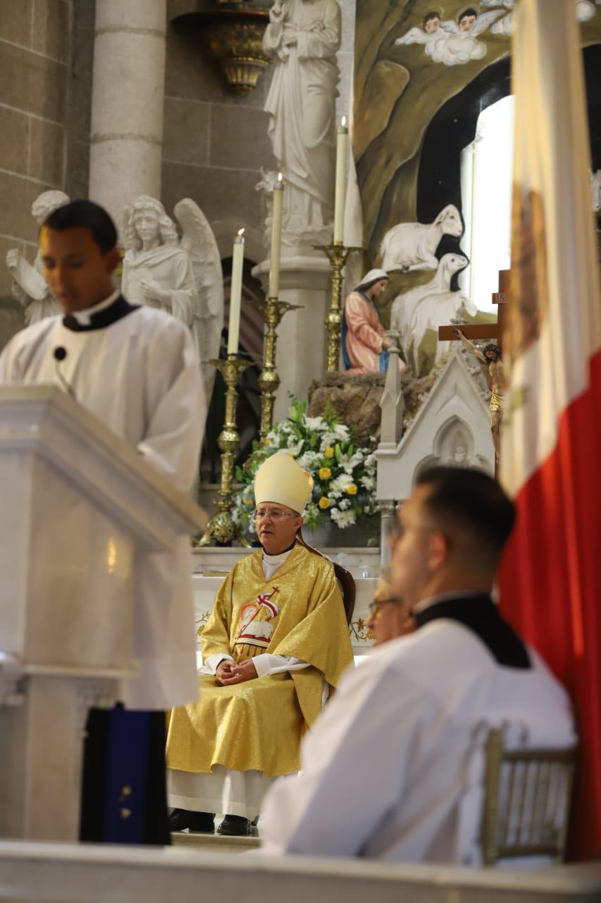 $!Nuncio Apostólico trae mensaje de esperanza a Mazatlán